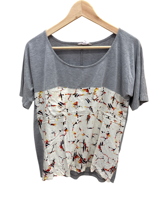 Top M Grau und Weiß mit buntem Muster 