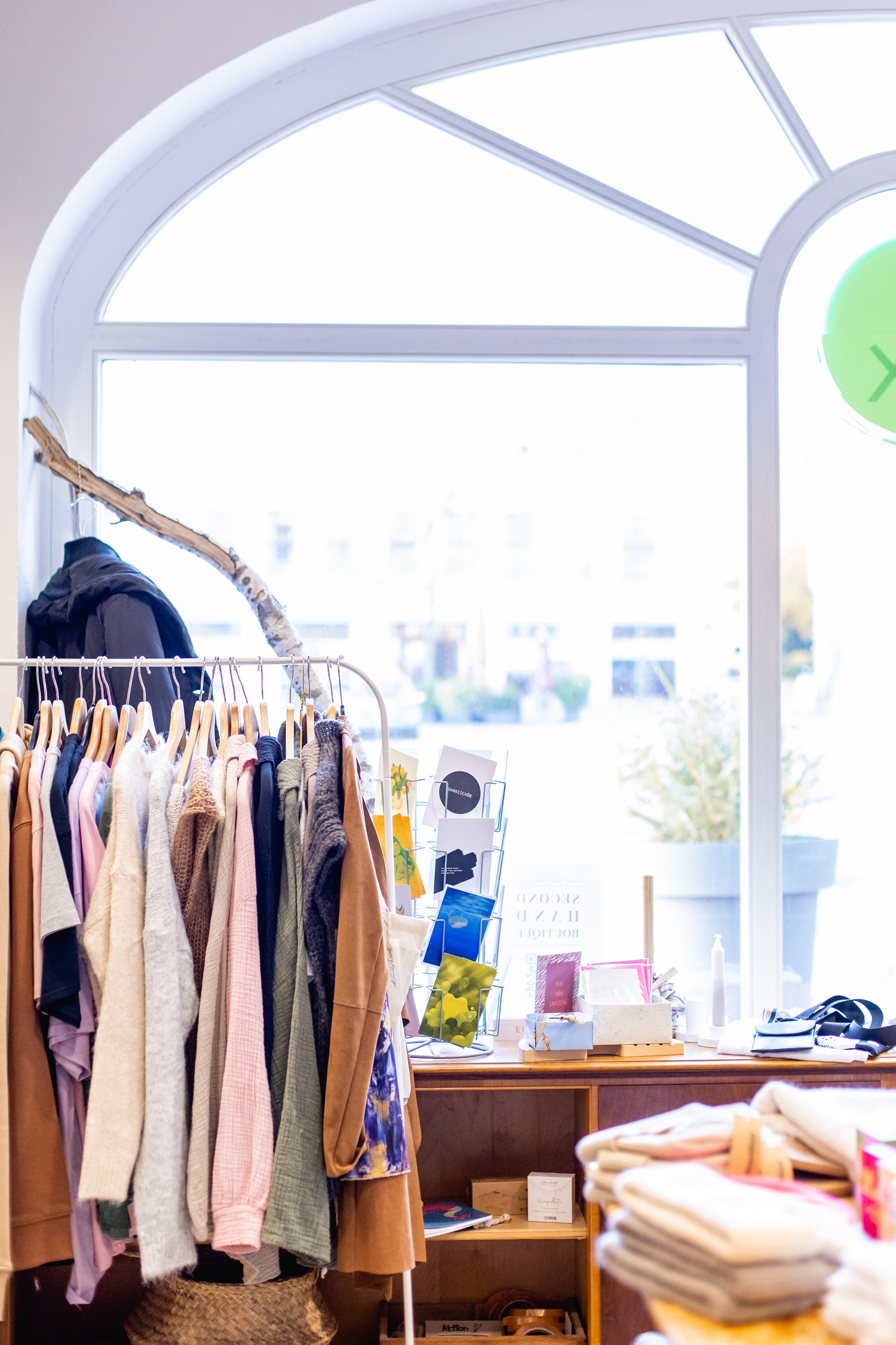 Second Hand Boutique in Gera – Damenmode und Ladenansicht
